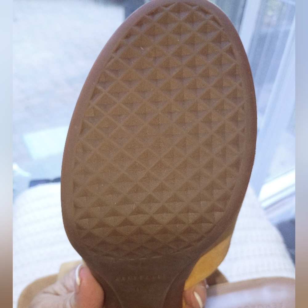 NWT.Tan Suede Block Heel Mules.Size 9.5 - Picture 5 of 10